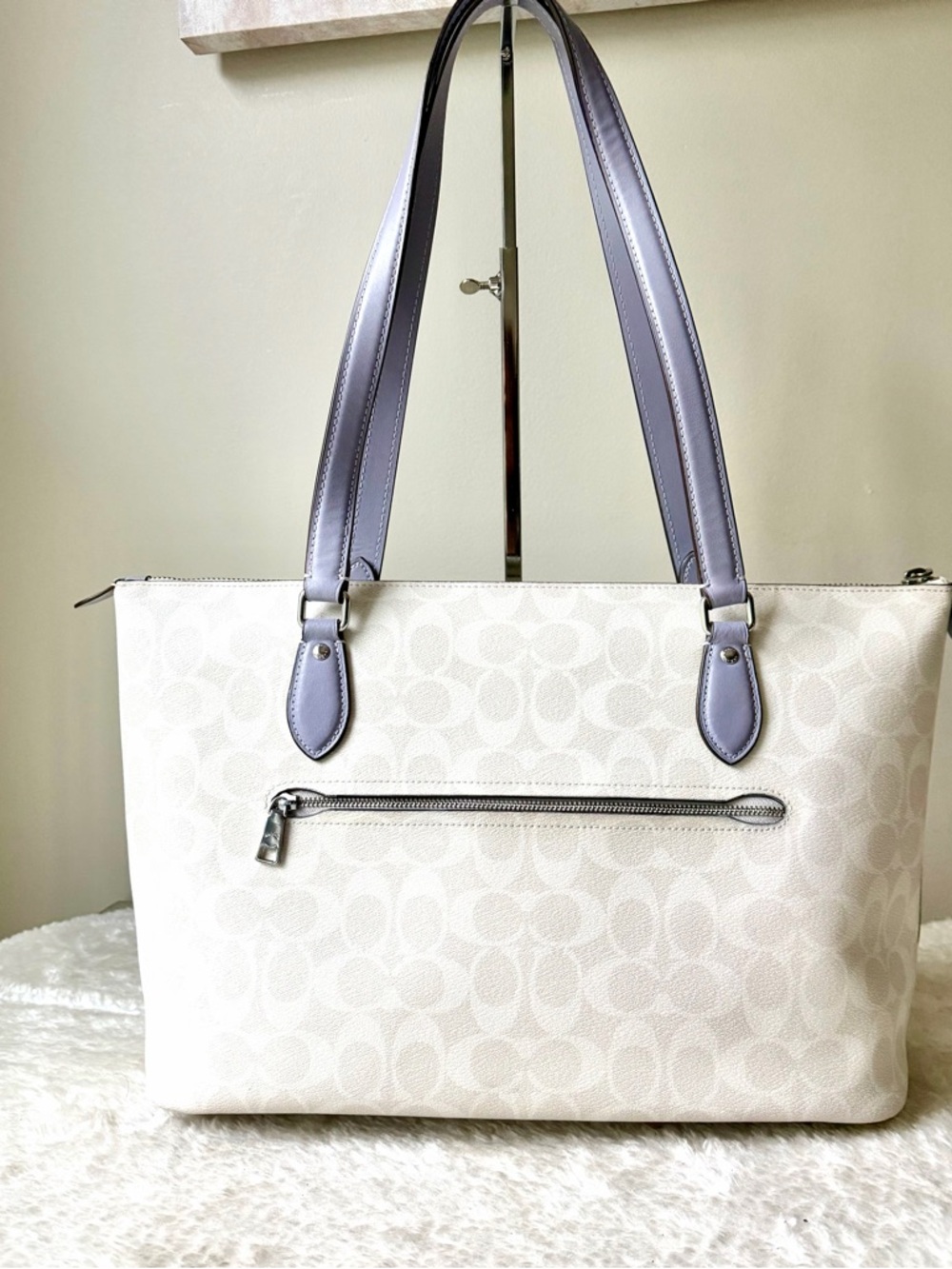 Coach Gallery Tote in leather / signature canvas with chain charm - Picture 9 of 12